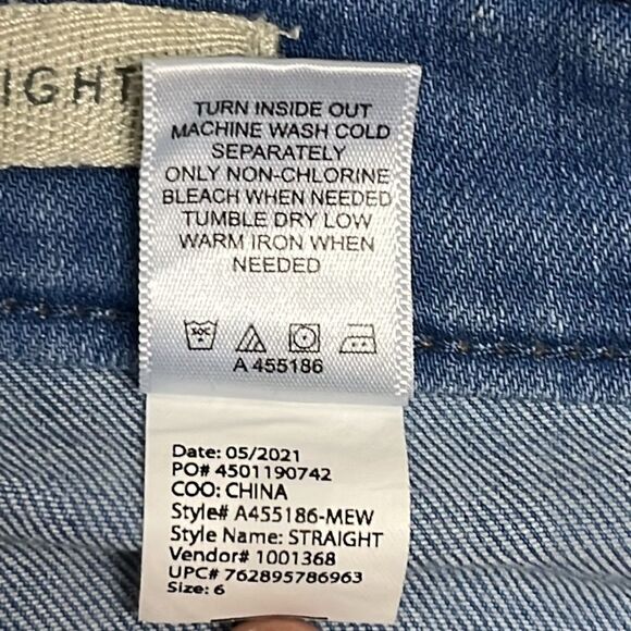 LOGO by Lori Goldstein Patchwork Blue Straight Leg 5 Distressed Jeans- Size 6 - Picture 15 of 15